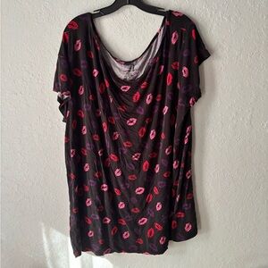 Torrid Black and Pink Lip Print  sleep shirt